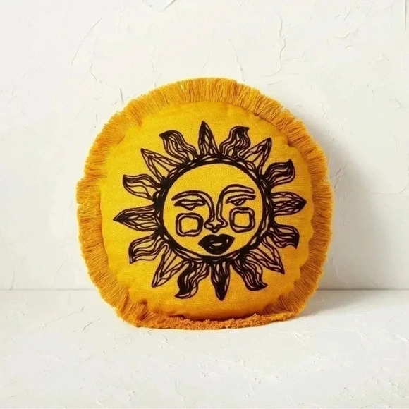 NWT JUNGALOW & OPALHOUSE ROUND SUN PILLOW - Picture 1 of 6